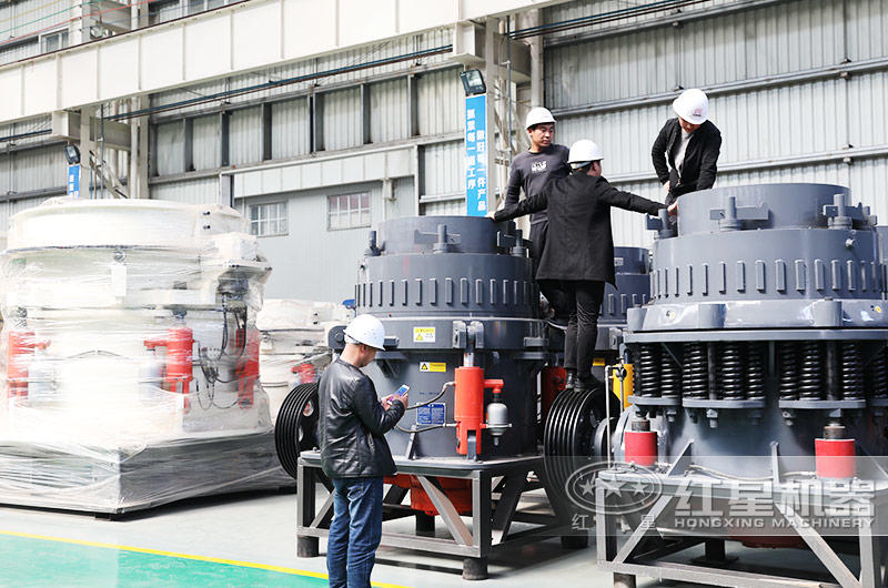 客戶到廠考察圓錐破碎機